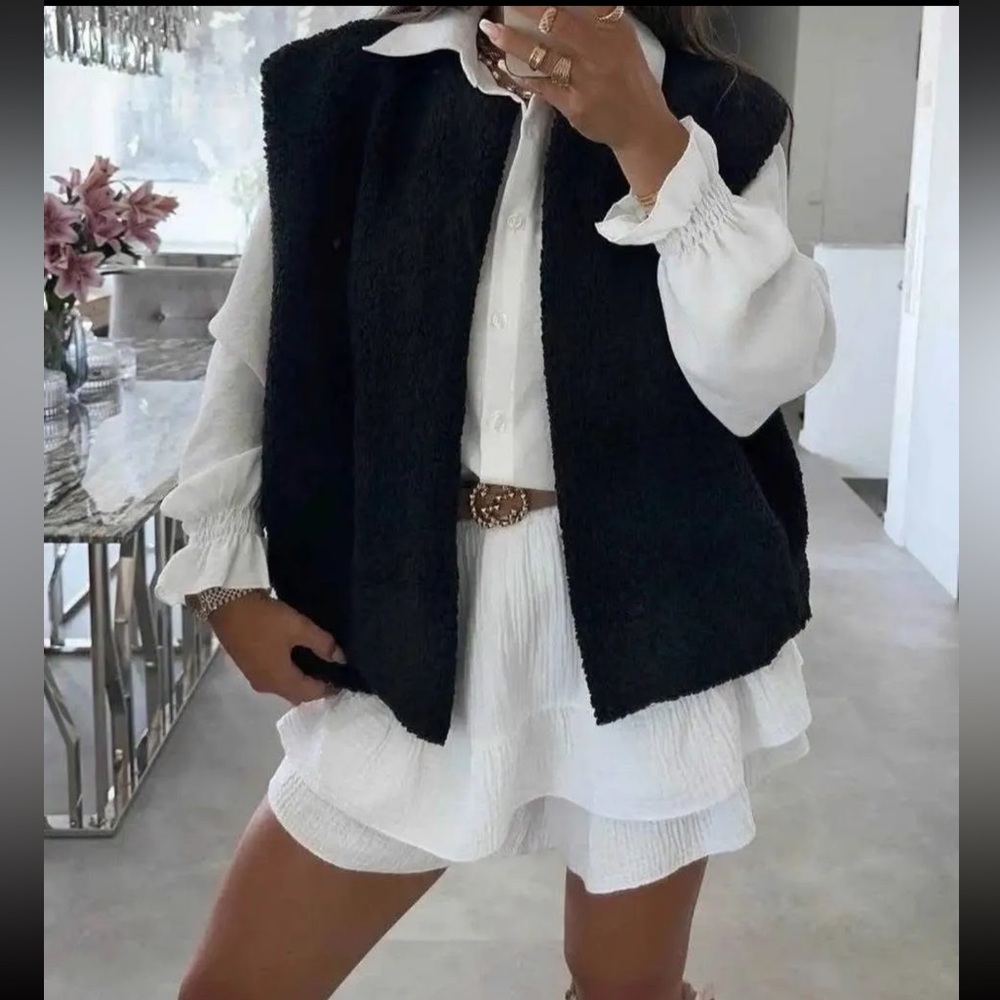 MADE IN ITALY BLACK SLEEVELESS JACKET